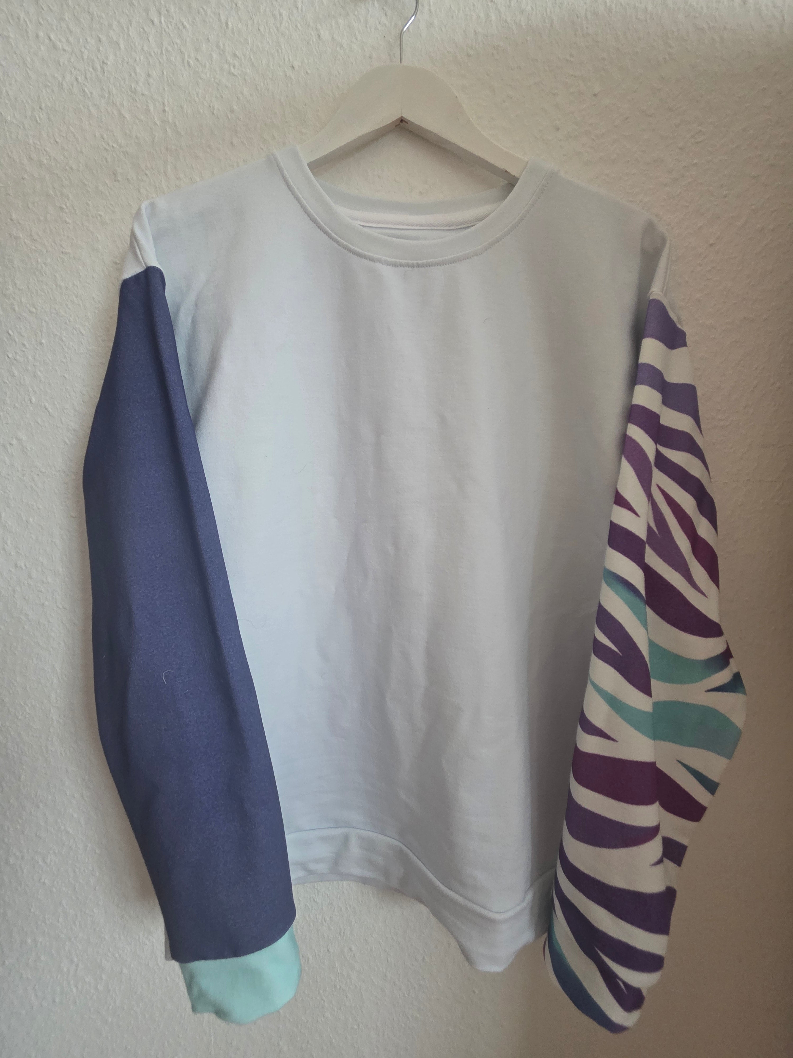 Pigeon Pattern Unisex cotton sweatshirt